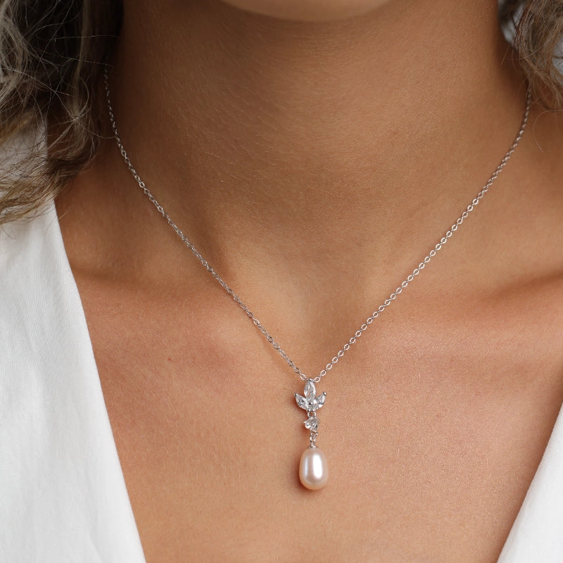 שרשרת כסף  תליון פרח משובץ פנינה