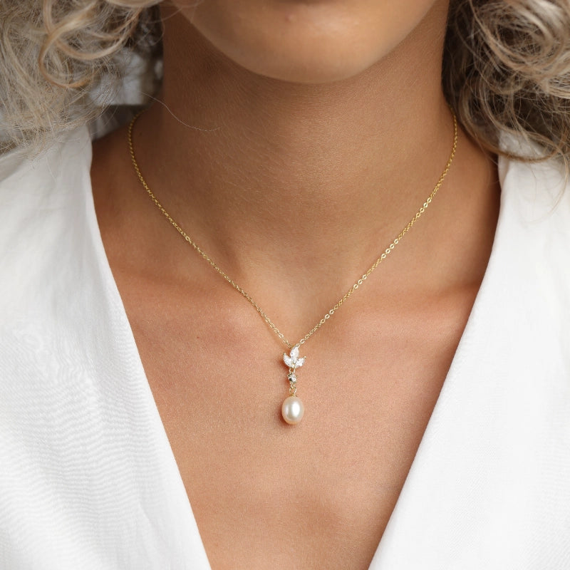 שרשרת כסף  תליון פרח משובץ פנינה