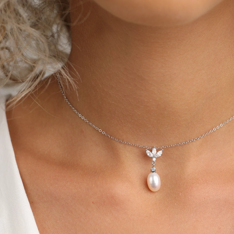 שרשרת כסף  תליון פרח משובץ פנינה