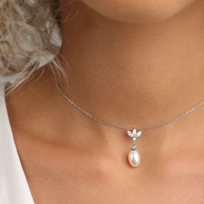 שרשרת כסף  תליון פרח משובץ פנינה