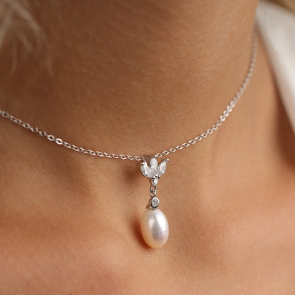 שרשרת כסף  תליון פרח משובץ פנינה