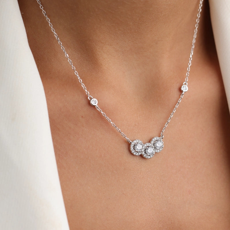 שרשרת כסף 925 עם שלושה תליוני סוליטר משובצים אבני זירקון