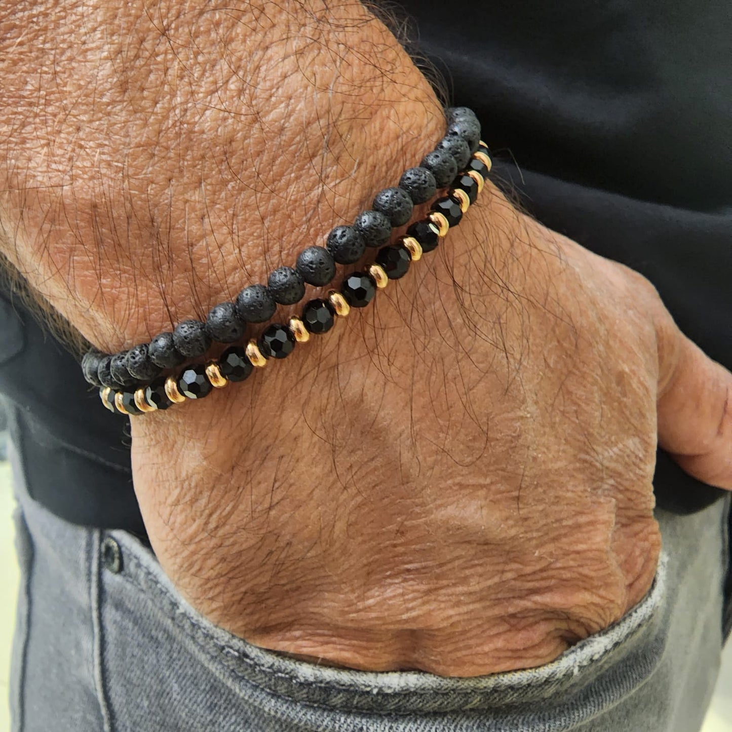 צמיד אבני לבה שחורות לגבר