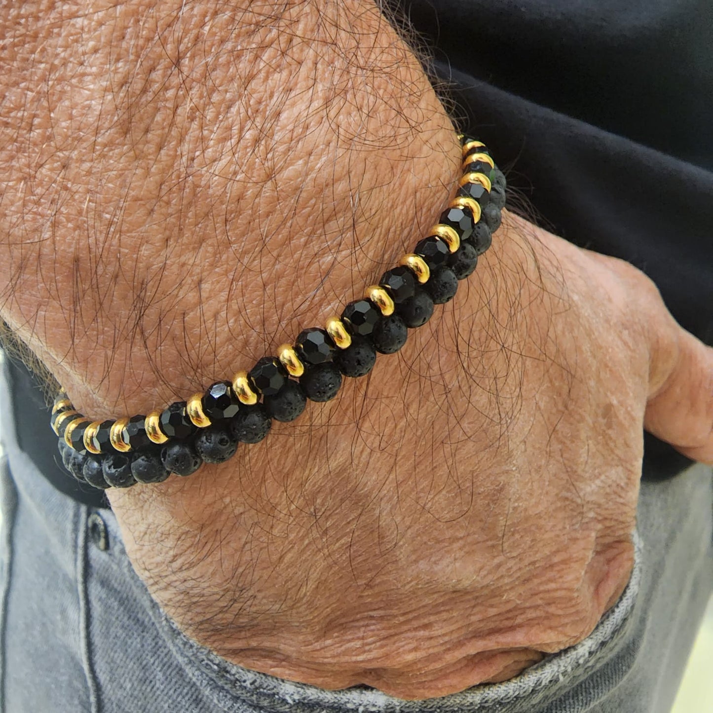 צמיד אבני לבה שחורות לגבר