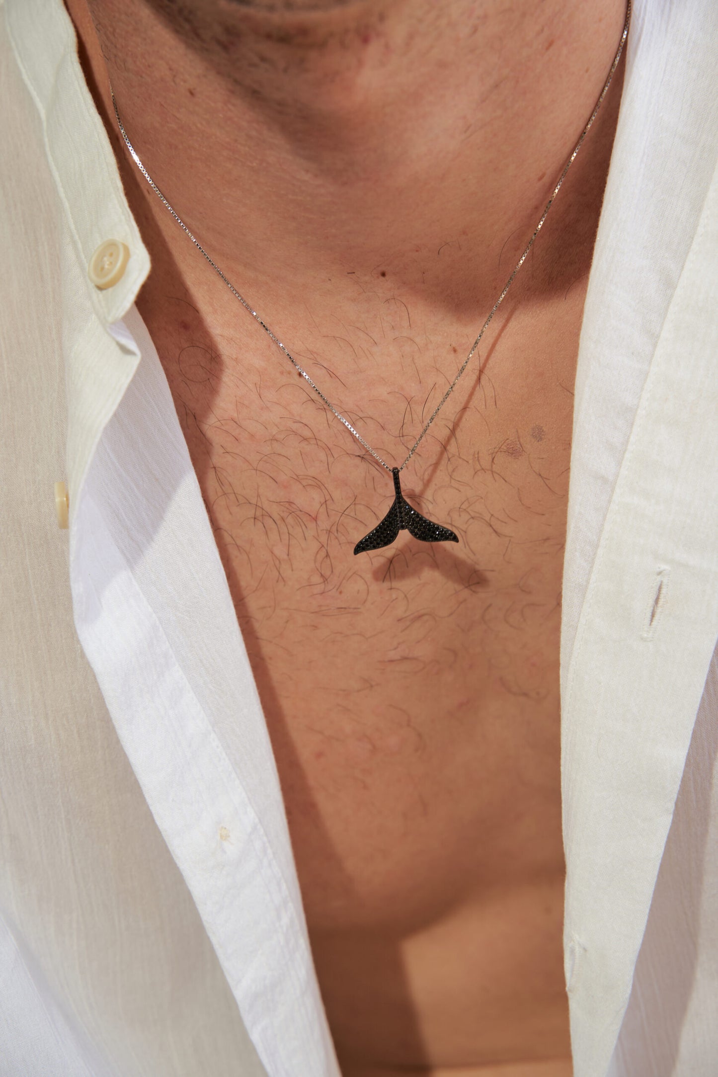 תליון סנפיר משובץ